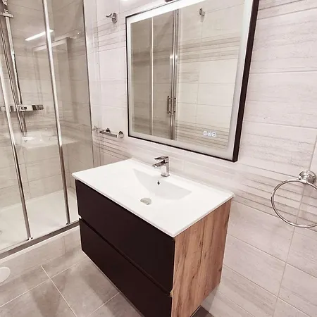 Apartment Moderne Lumineux Pres Et Commerces - Fr-1-675-51 *